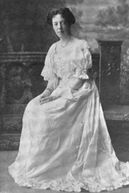 Portrait de Beth Ellis assise