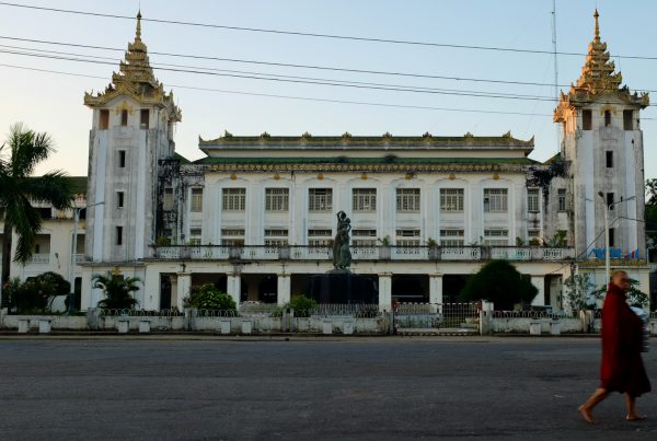 Rangoon train station, Burma. Photo Sam Greenwood, avec son aimable autorisation
